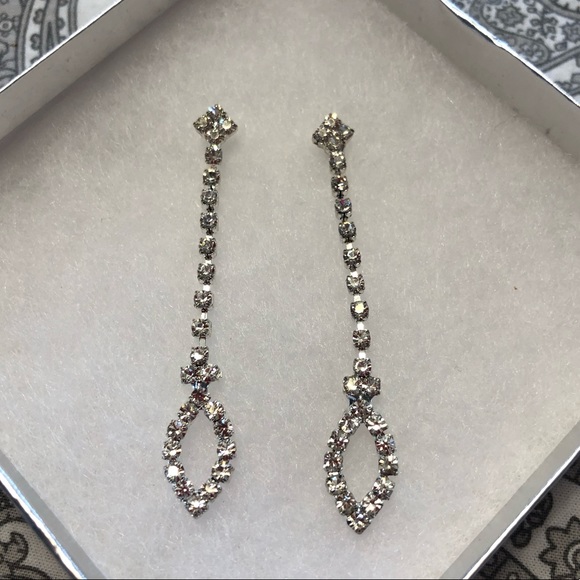 ⬇️ 🌴5 for $20🌴 simple rhinestone with tear drop - Picture 4 of 4